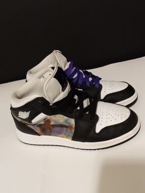 Air Jordan 1 Mid GS Hologram Boys Size 5Y